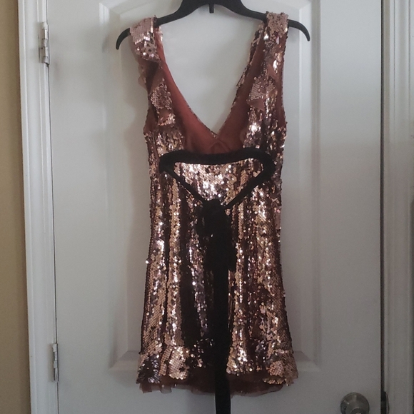 ♻️🆕️ New Free People Tribeca Rose Gold Mini Dress Size 4 - Picture 11 of 15